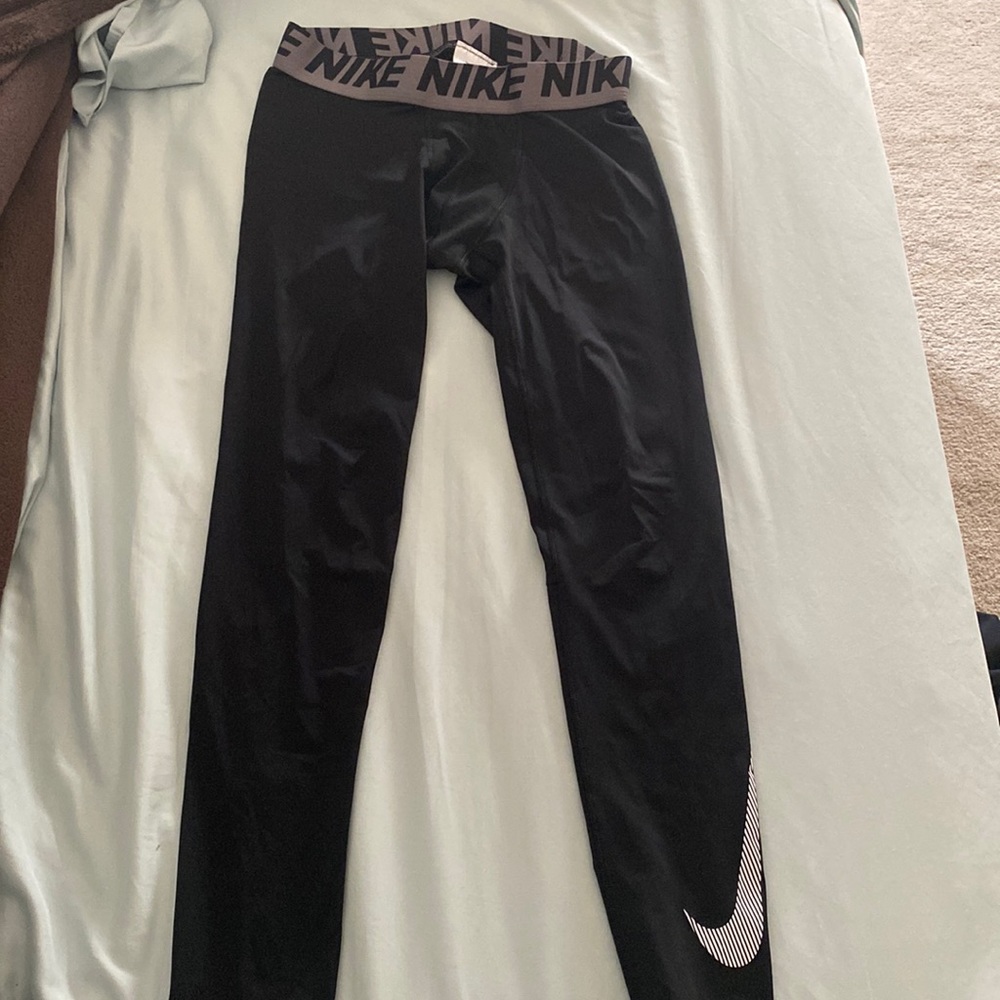Like new Nike leggings. Size L.